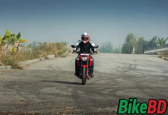 tvs apache rtr 160 4v riding