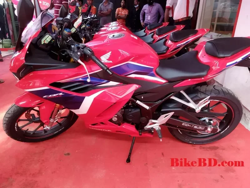  Honda CBR150R!