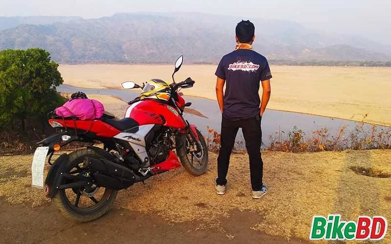 tvs apache rtr 160 4v red colour bike user with bikebd tshirt