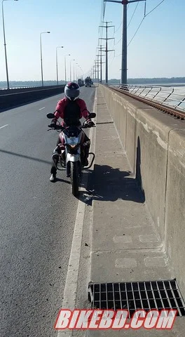 yamaha fzs-fi v2 on the bridge