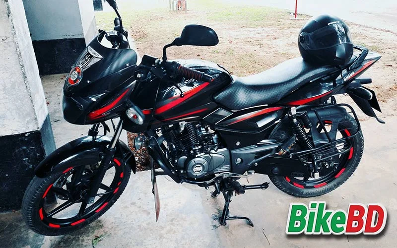 bajaj pulsar 150 black red bike