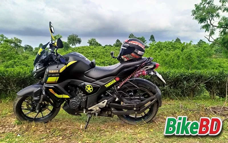 black colour yamaha fzs fi v3 abs