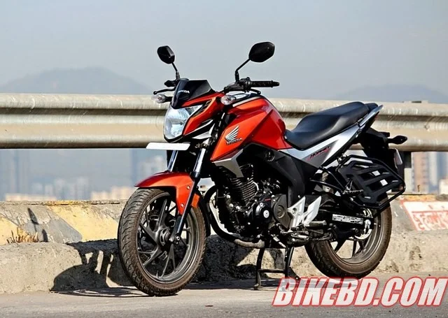 honda cb hornet 160r on a bridge