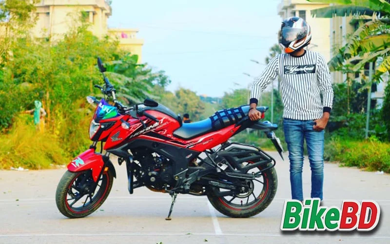 hornet 160r engine red color front tire saree guard