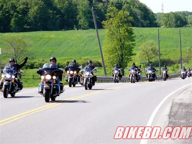 motorcycle-group-riding