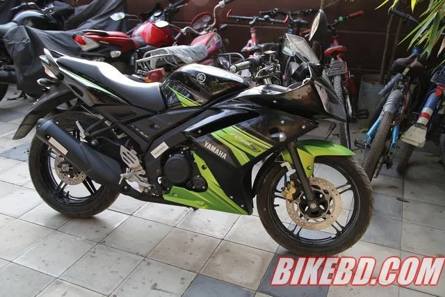 yamaha r15s black and green colour