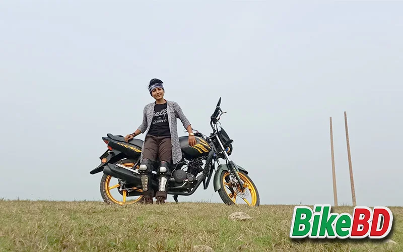 yamaha saluto 125 with lady biker