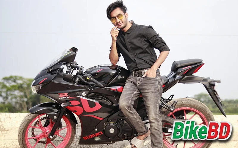 suzuki gsx-r 150 black red with user