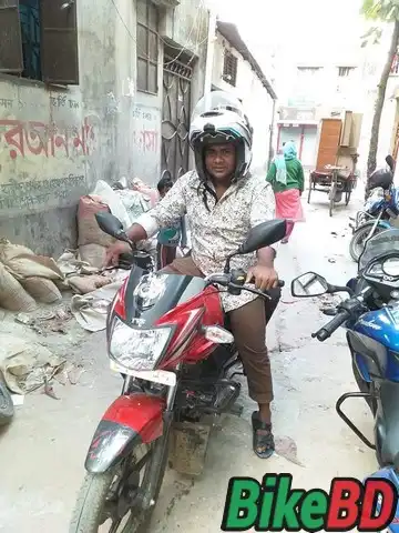 tvs metro plus red user with helmet