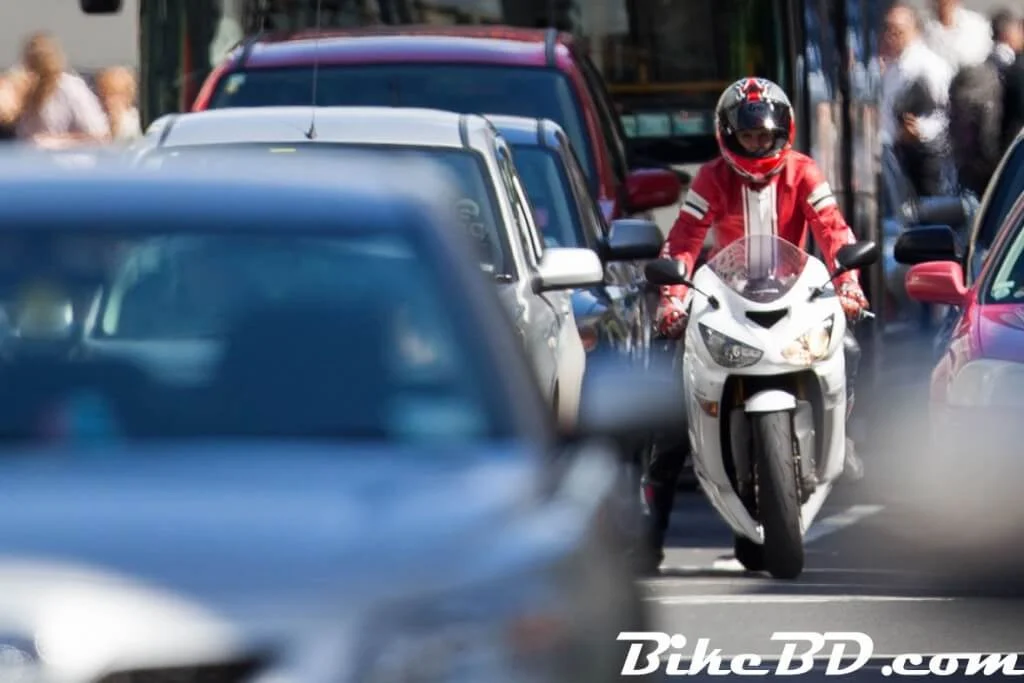 tips for motorcycle riding in traffic