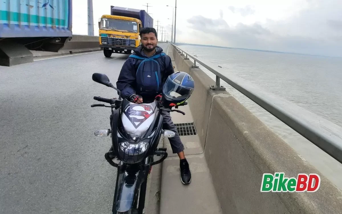 bajaj pulsar 150 at jamuna bridge