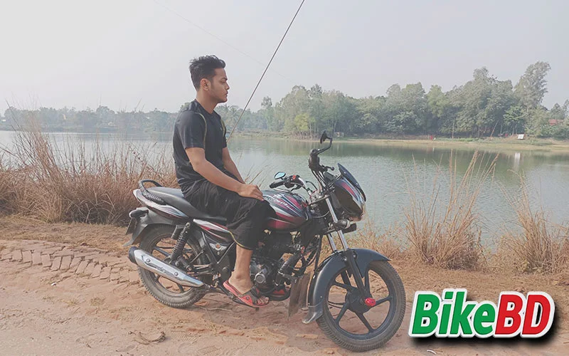 bajaj discover 100 red black colour bike