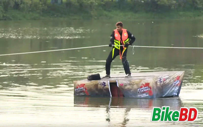 boat rowing in bangladesh