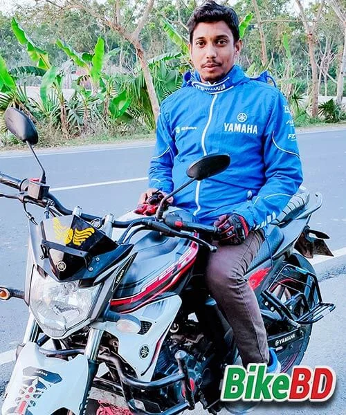 yamaha fzs v2 user with blue yamaha jacket