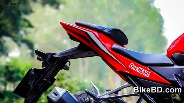 honda-cbr-150r-indonesia-2016-raised-split-seat