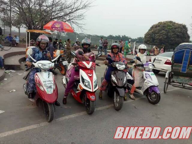 Why Bangladeshi Women Prefer Scooter Over Regular Motorcycle?