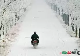 একজন মোটরসাইকেল চালকের শীতকালে কি ধরনের কাপড় পরা উচিত ?