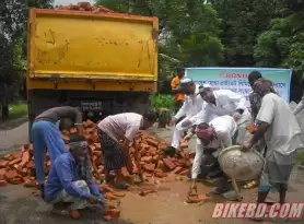 শ্রীপুরের মাওনা-উজিলাবো সড়ক সংস্কারে হোন্ডা কারখানা