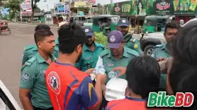 ট্রাফিক পুলিশের সাথে ইফতারের আয়োজন!