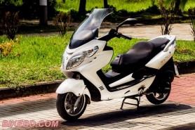 Most Luxurious Scooter In Bangladesh: Znen Vista Review